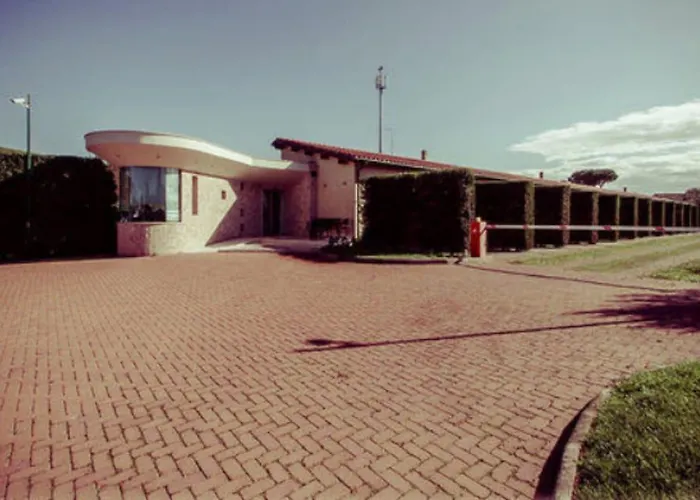 Ways Garden & Leisure 4*