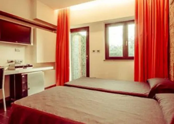 Otel Ways Garden & Leisure Roma